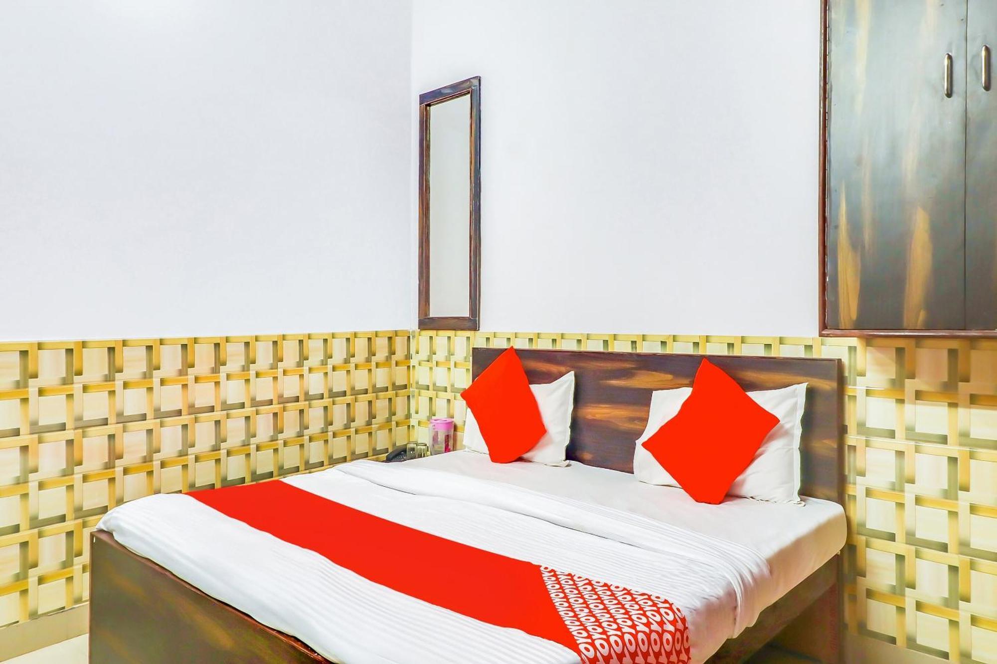Super Collection O Dolphin Hotel Лакнау Екстериор снимка