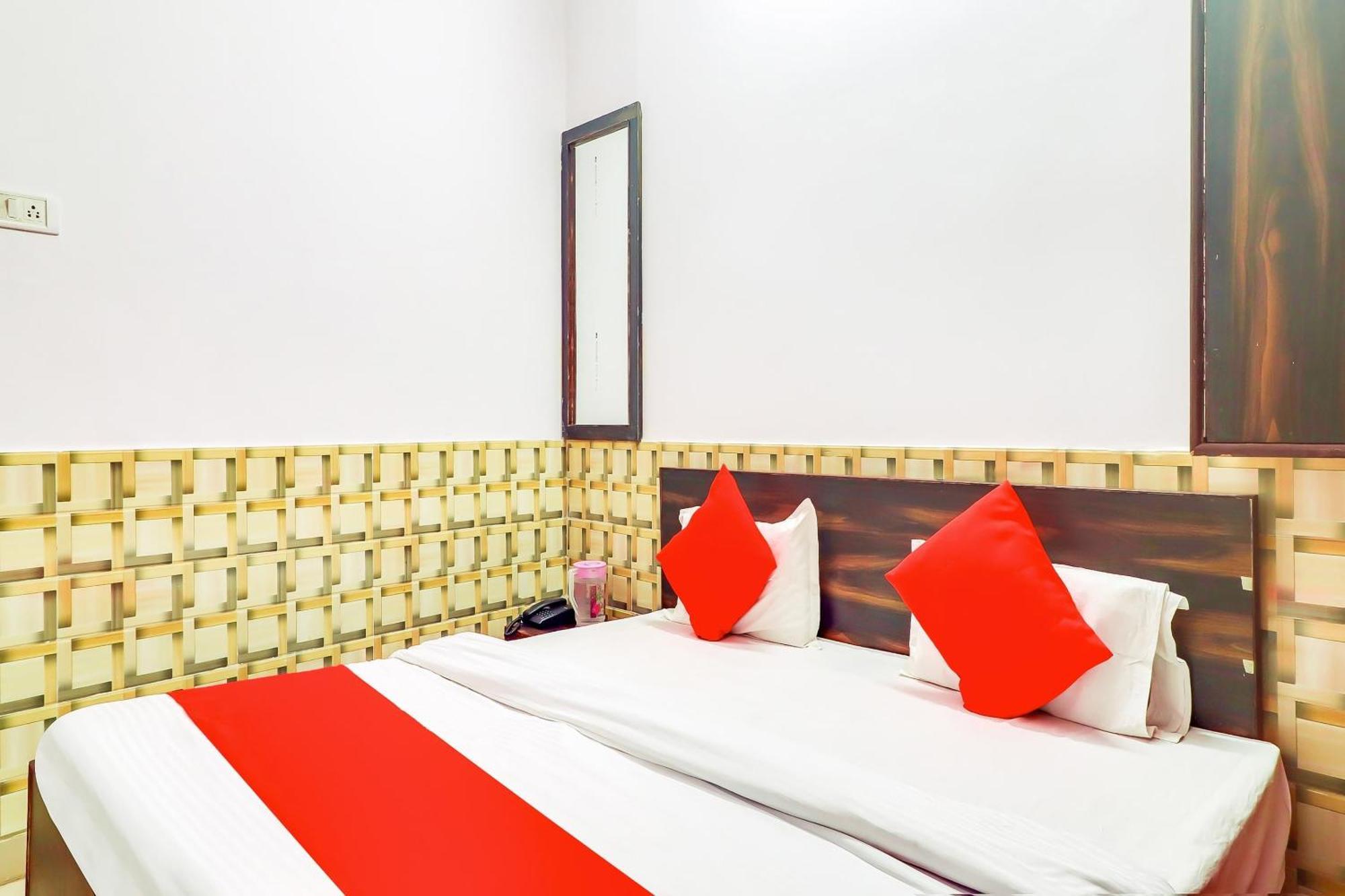Super Collection O Dolphin Hotel Лакнау Екстериор снимка