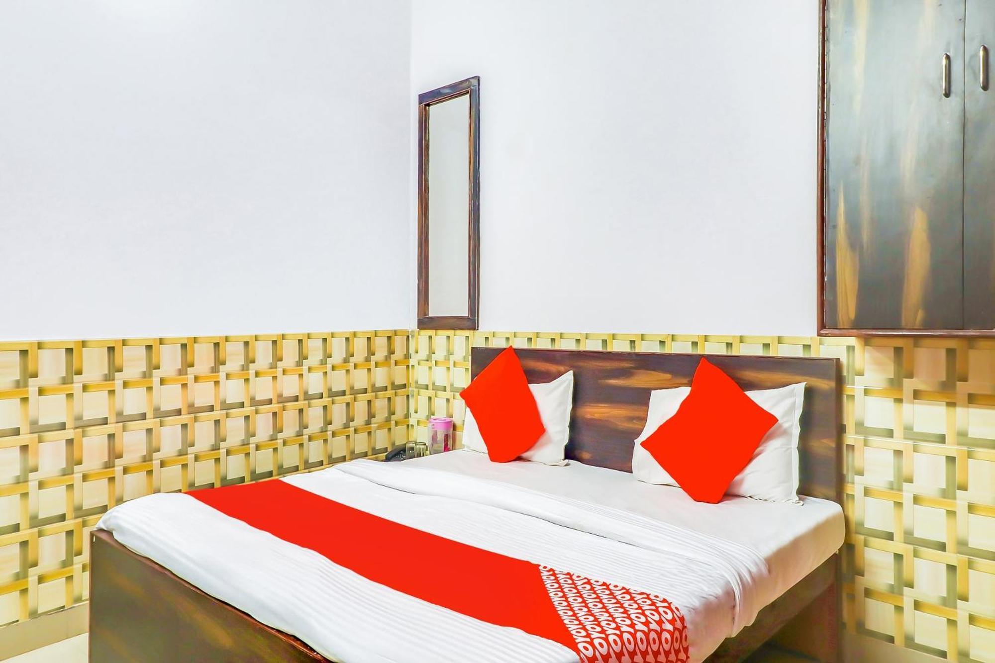 Super Collection O Dolphin Hotel Лакнау Екстериор снимка
